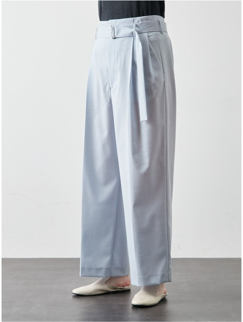 テーパードタックパンツ