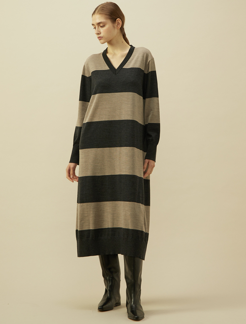 ZEATER　Vネックニットワンピース