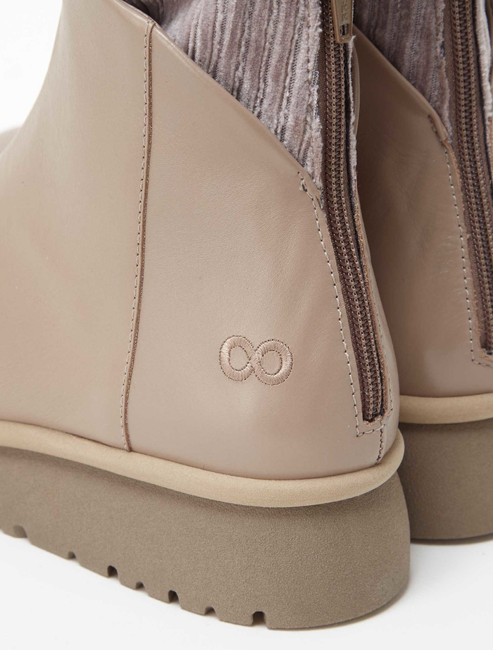 【15th ANNIVERSARY】【PATRIZIA BONFANTI for Plain People】レザーショートブーツ YAYA with infinity 詳細画像 ベージュ 2