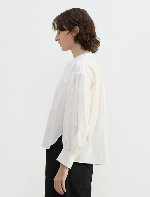 チリメンタイプライタースキッパーギャザーブラウス