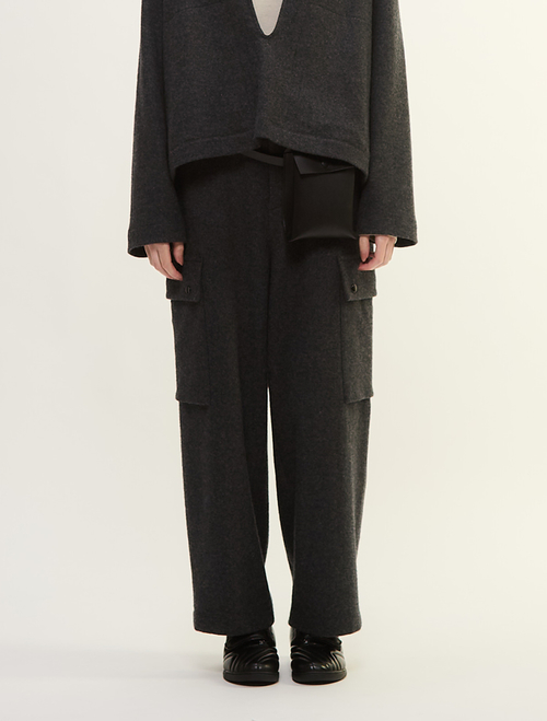 マットフィニッシュウールジャージカーゴパンツ