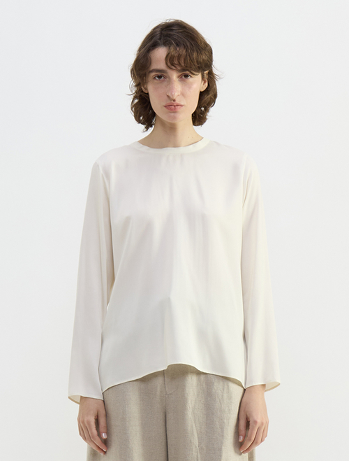 キュプラサテンクルーネックブラウス