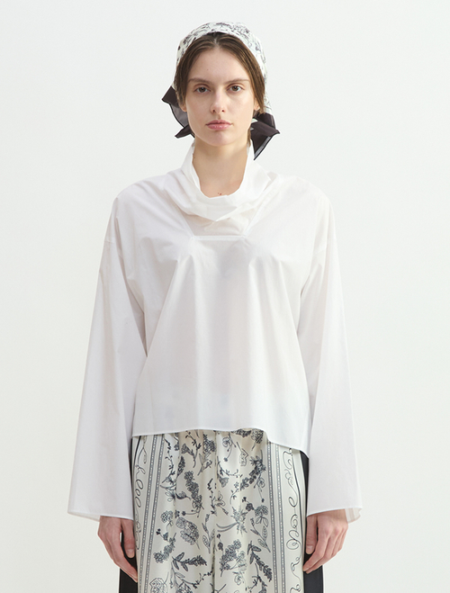 タイプライターハイネックブラウス