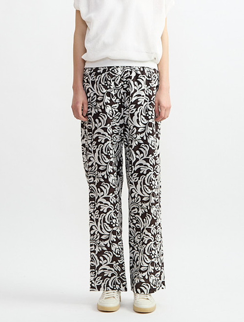 ボタニカルプリントイージーパンツ